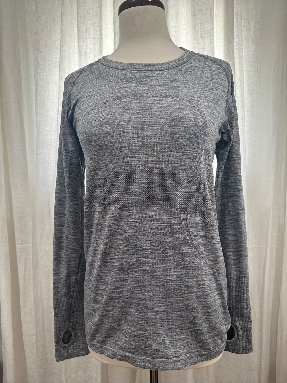 Lululemon Swiftly tech long sleeve crew gray active t-shirt  top thumb holes 10
